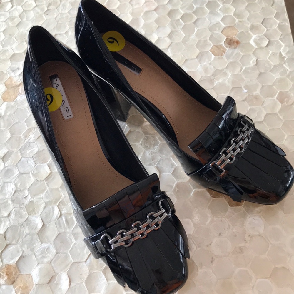 TAHARI Black shinny 4” heels size 9